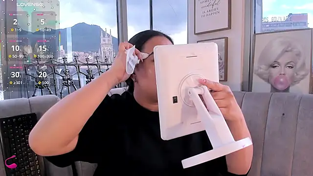 Zoey thompson online show from 10/15/25, 07:47