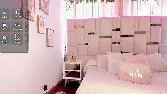 Zoey thompson online show from 12/01/25, 07:30