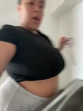 Zoey thompson online show from 04/22/26, 07:37