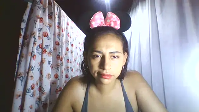 Snapshot of Anabelhotxx16 chatting on 09/19/25, 03:52 Anabelhotxx16 online show from 09/19/25, 03:52