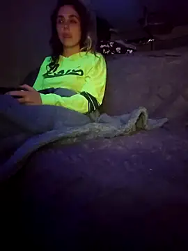 Snapshot of luvcupl chatting on 11/12/25, 03:51 luvcupl online show from 11/12/25, 03:51