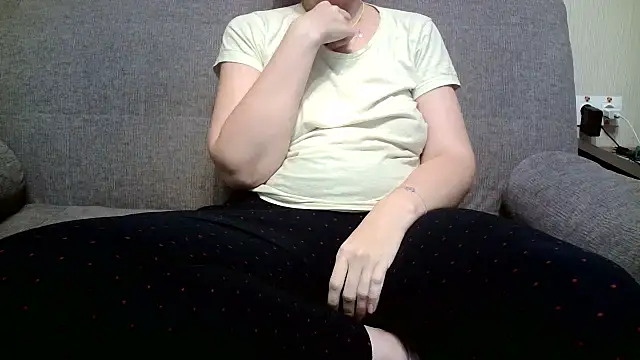 Snapshot of GraceInfinity chatting on 11/14/25, 02:27 GraceInfinity online show from 11/14/25, 02:27