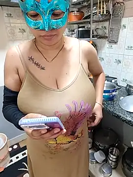 Queen Nightt online show from 09/12/25, 03:50