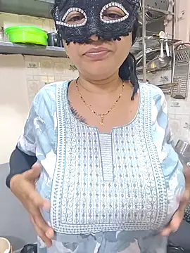 Queen Nightt online show from 10/07/25, 03:14