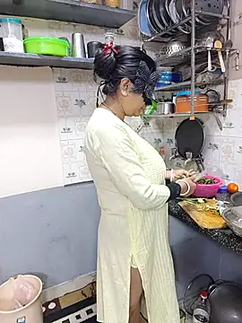 Queen Nightt online show from 01/11/26, 03:11