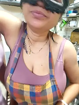 Snapshot of Queen_Nightt chatting on 01/17/26, 03:55 Queen Nightt online show from 01/17/26, 03:55