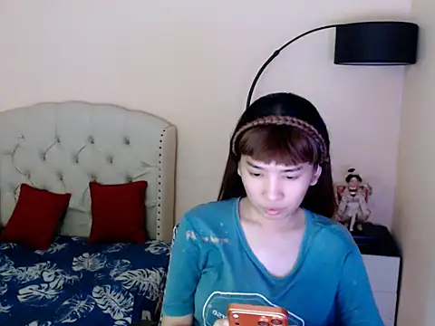 ShantalFoxxy  online show from 06/04/26, 12:05