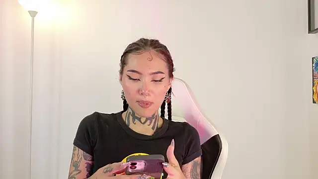 sara queen10 online show from 04/14/26, 02:01