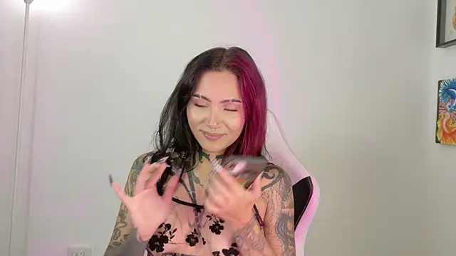 sara queen10 online show from 04/21/26, 01:39