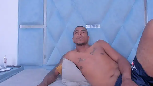 Snapshot of DaylesAndHarry chatting on 12/03/25, 12:25 DaylesAndHarry online show from 12/03/25, 12:25