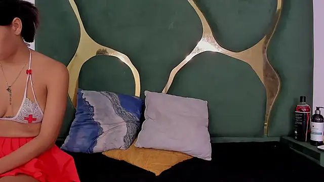 Snapshot of DaylesAndHarry chatting on 12/14/25, 12:21 DaylesAndHarry online show from 12/14/25, 12:21