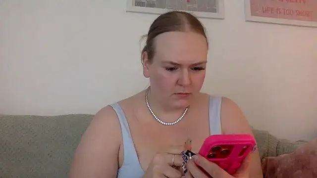 Snapshot of gracelovesxx chatting on 06/17/26, 01:34 gracelovesxx online show from 06/17/26, 01:34
