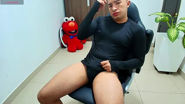 sebastian oconnor77 online show from 09/28/25, 12:43