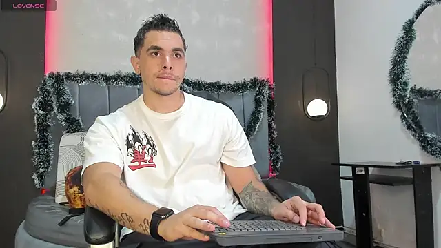 Snapshot of Liam_walk_ chatting on 11/28/25, 10:01 Liam walk online show from 11/28/25, 10:01