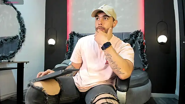 Snapshot of Liam_walk_ chatting on 12/22/25, 09:34 Liam walk online show from 12/22/25, 09:34