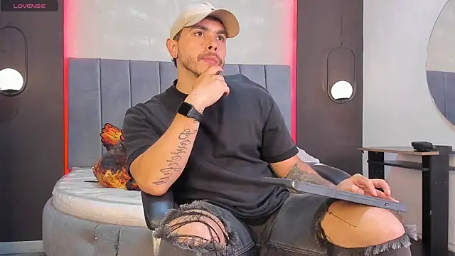 Snapshot of Liam_walk_ chatting on 02/08/26, 11:08 Liam walk online show from 02/08/26, 11:08