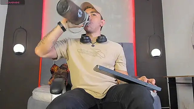 Snapshot of Liam_walk_ chatting on 02/10/26, 07:07 Liam walk online show from 02/10/26, 07:07