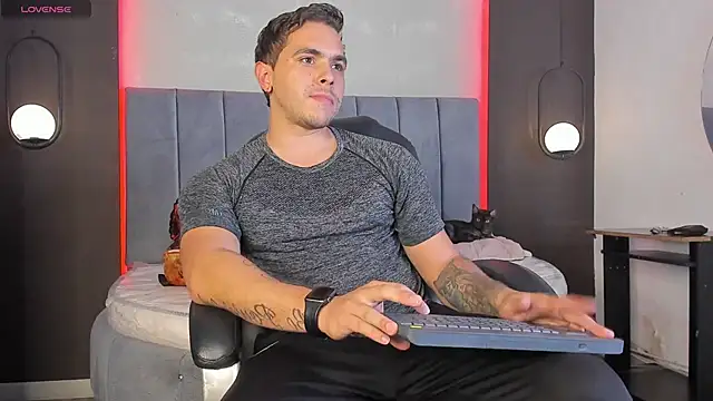 Snapshot of Liam_walk_ chatting on 02/11/26, 08:25 Liam walk online show from 02/11/26, 08:25