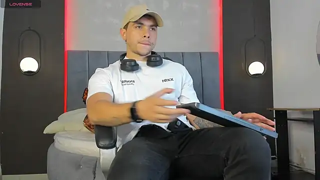 Snapshot of Liam_walk_ chatting on 02/12/26, 09:10 Liam walk online show from 02/12/26, 09:10