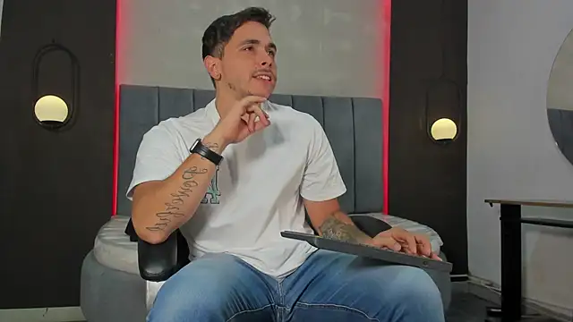 Liam walk  online show from 04/23/26, 07:05