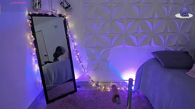 JuliethMoss online show from 12/15/25, 08:57