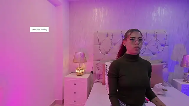 Snapshot of Pamelamiler__ chatting on 09/19/25, 01:23 Pamelamiler online show from 09/19/25, 01:23