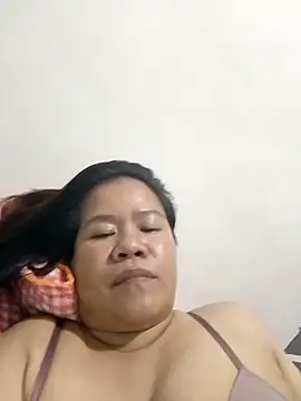 Snapshot of AsianbouncieGIRL chatting on 06/05/26, 12:06 AsianbouncieGIRL online show from 06/05/26, 12:06