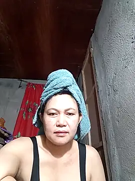 Everleigh mom online show from 10/30/25, 01:51