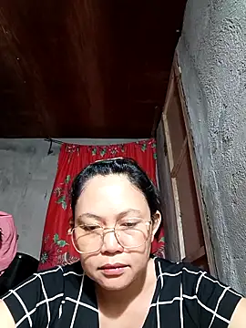 Everleigh mom online show from 11/24/25, 12:43