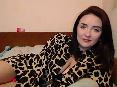 Snapshot of Veronica-Luxs chatting on 10/13/25, 08:58 Veronica-Luxs online show from 10/13/25, 08:58