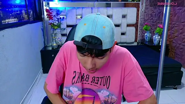 Snapshot of alandelrey57 chatting on 12/03/25, 04:20 alandelrey57 online show from 12/03/25, 04:20