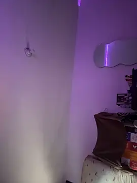 Snapshot of alandelrey57 chatting on 12/21/25, 10:39 alandelrey57 online show from 12/21/25, 10:39