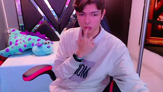 Snapshot of alandelrey57 chatting on 02/02/26, 05:17 alandelrey57 online show from 02/02/26, 05:17