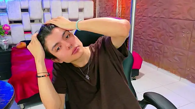 Snapshot of alandelrey57 chatting on 02/21/26, 04:02 alandelrey57 online show from 02/21/26, 04:02