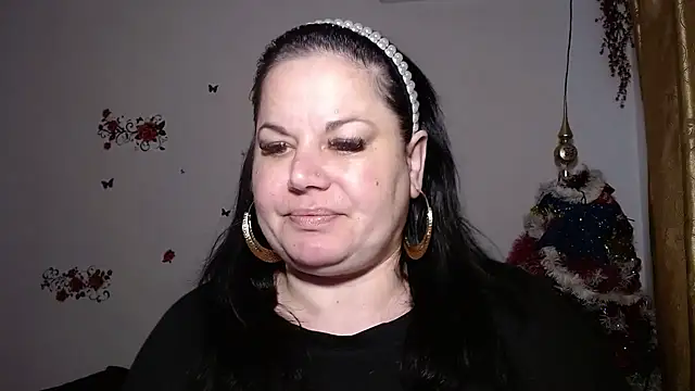 Snapshot of andreea2011 chatting on 10/13/25, 06:35 andreea2011 online show from 10/13/25, 06:35