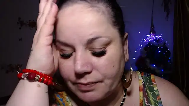 Snapshot of andreea2011 chatting on 10/14/25, 06:42 andreea2011 online show from 10/14/25, 06:42