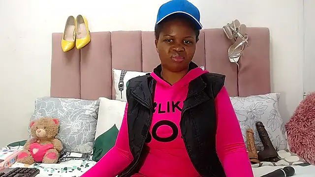 RoundaAssx22 online show from 11/04/25, 01:54