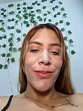 Elianasuarezz online show from 04/15/26, 12:56