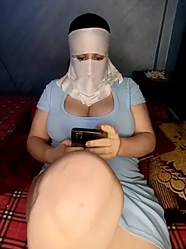 Lamia Queen  online show from 12/03/25, 12:40