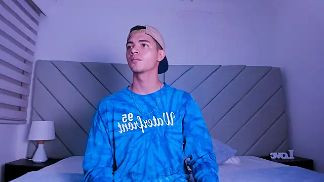 Snapshot of andrew_colleman chatting on 09/09/25, 02:33 andrew colleman online show from 09/09/25, 02:33