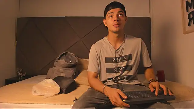 Snapshot of andrew_colleman chatting on 09/11/25, 02:44 andrew colleman online show from 09/11/25, 02:44