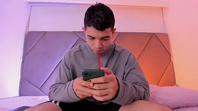 Snapshot of andrew_colleman chatting on 09/22/25, 05:42 andrew colleman online show from 09/22/25, 05:42