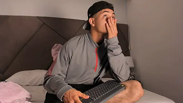 Snapshot of andrew_colleman chatting on 10/13/25, 11:21 andrew colleman online show from 10/13/25, 11:21