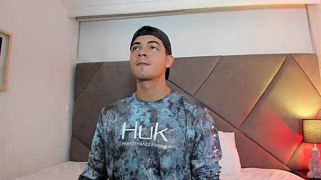 Snapshot of andrew_colleman chatting on 10/30/25, 06:26 andrew colleman online show from 10/30/25, 06:26