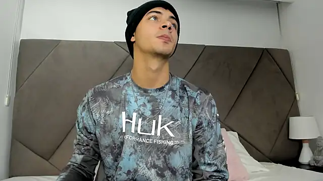 Snapshot of andrew_colleman chatting on 11/06/25, 06:03 andrew colleman online show from 11/06/25, 06:03