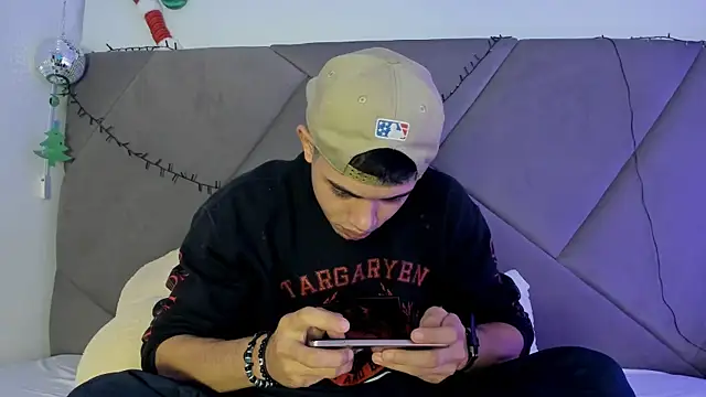 Snapshot of andrew_colleman chatting on 11/20/25, 05:18 andrew colleman online show from 11/20/25, 05:18