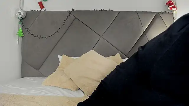 Snapshot of andrew_colleman chatting on 11/21/25, 04:22 andrew colleman online show from 11/21/25, 04:22