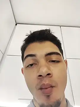 Snapshot of andrew_colleman chatting on 11/27/25, 10:34 andrew colleman online show from 11/27/25, 10:34