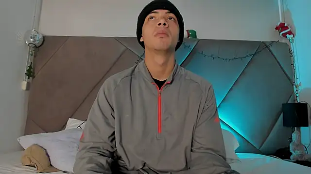 Snapshot of andrew_colleman chatting on 12/01/25, 12:43 andrew colleman online show from 12/01/25, 12:43