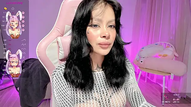 Snapshot of AlinaLukyanova chatting on 09/16/25, 02:01 AlinaLukyanova online show from 09/16/25, 02:01